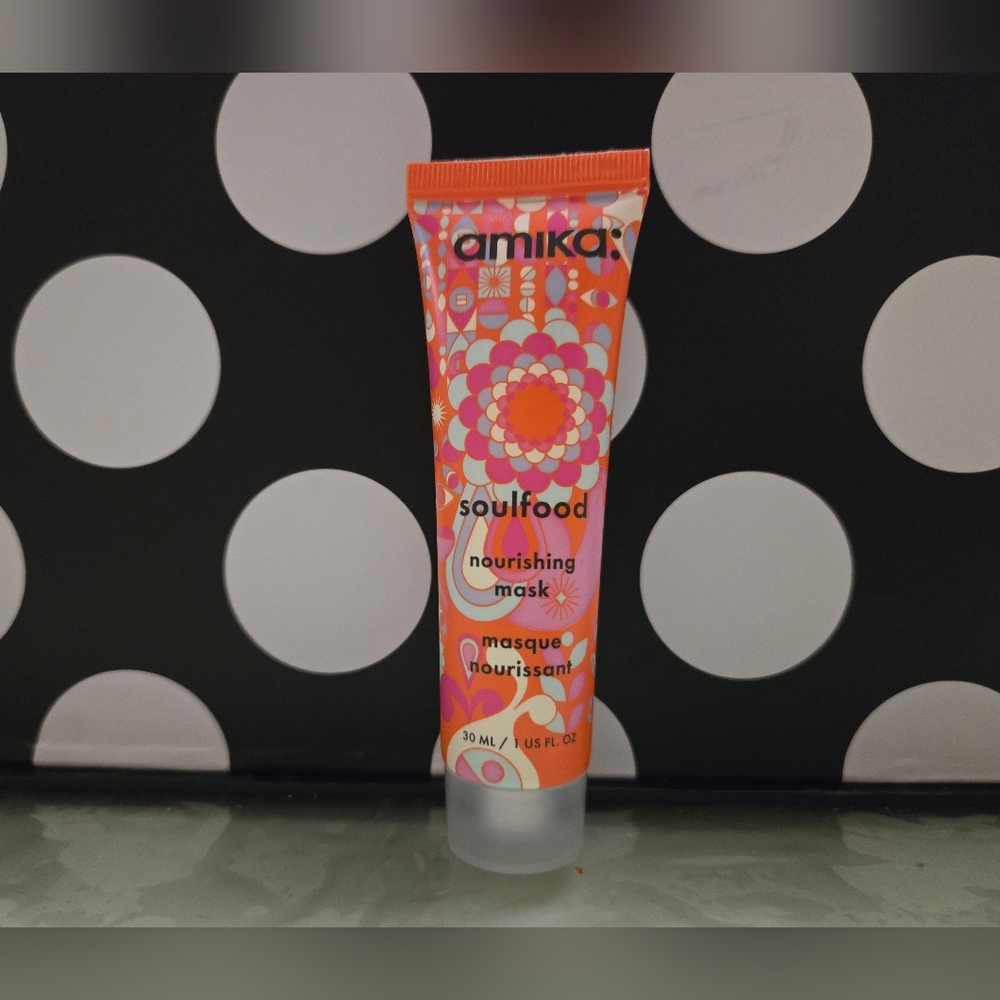 5/$25✨️Amika Mask✨️